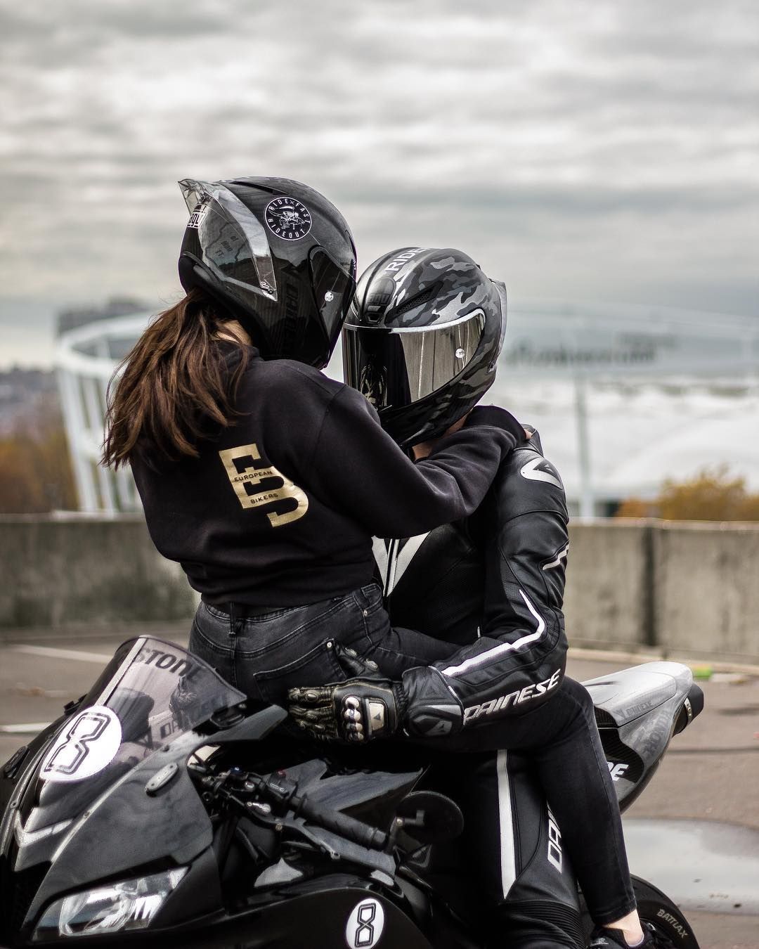 Lovers Couple In Bike Wallpapers Wallpaper Cave
