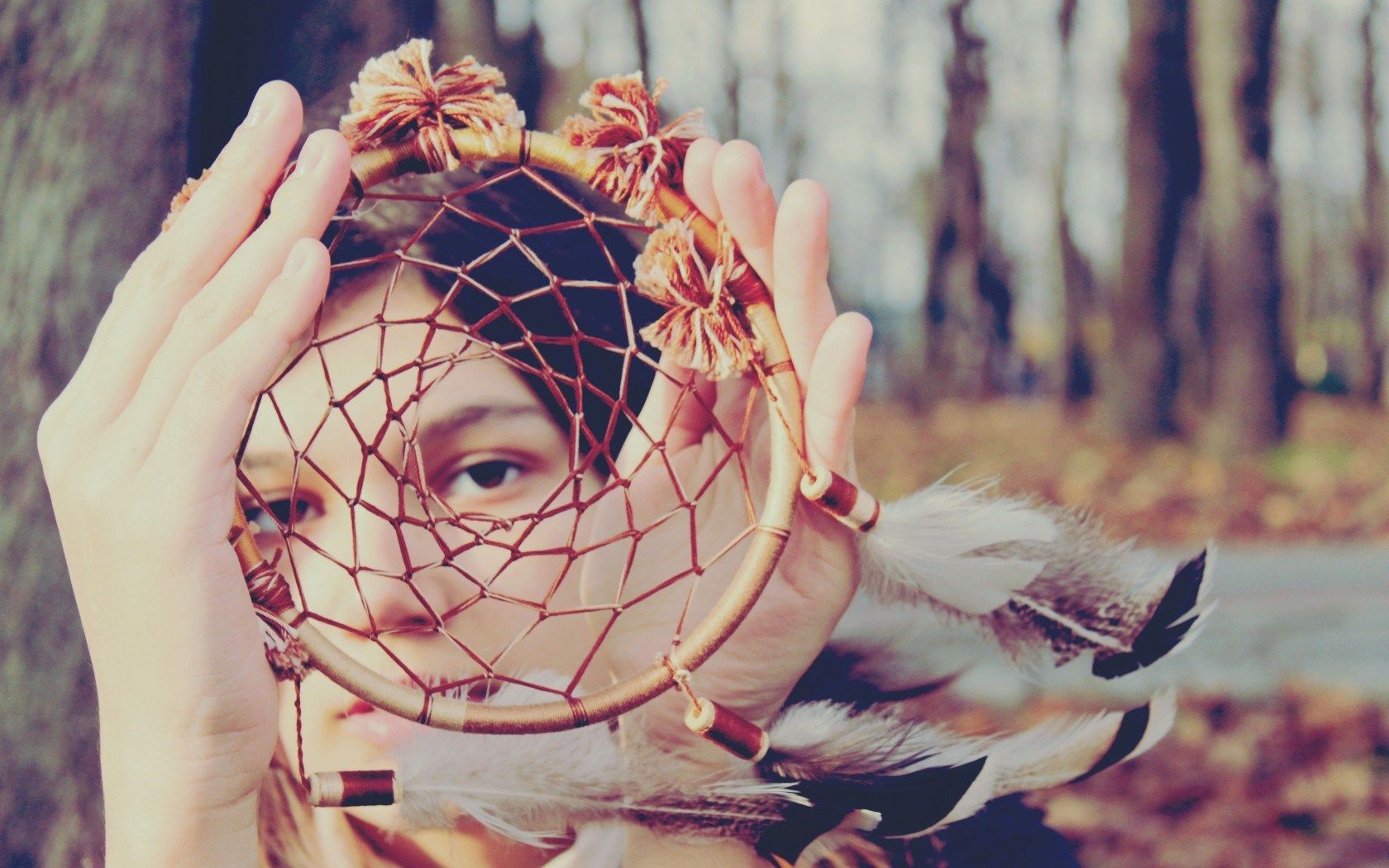 Girl Holding Dream Catcher Wallpapers Wallpaper Cave