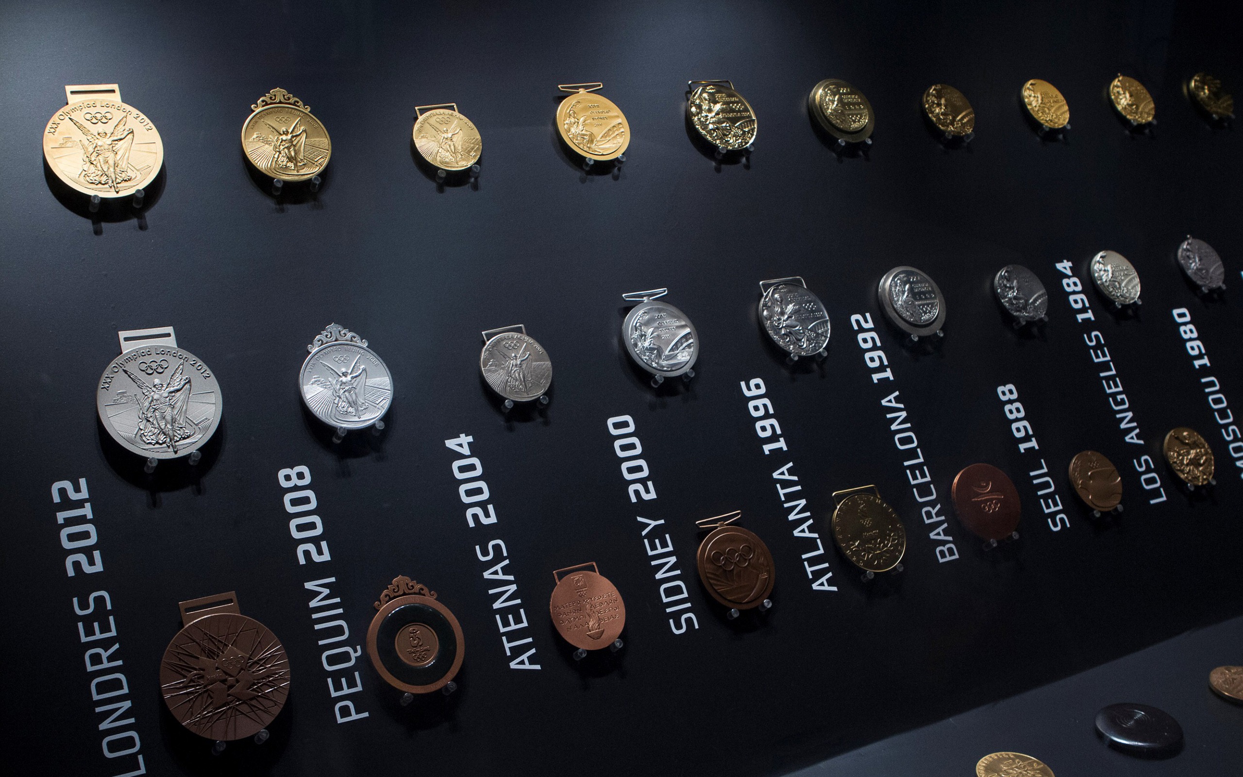 Gold Medal Wallpaper