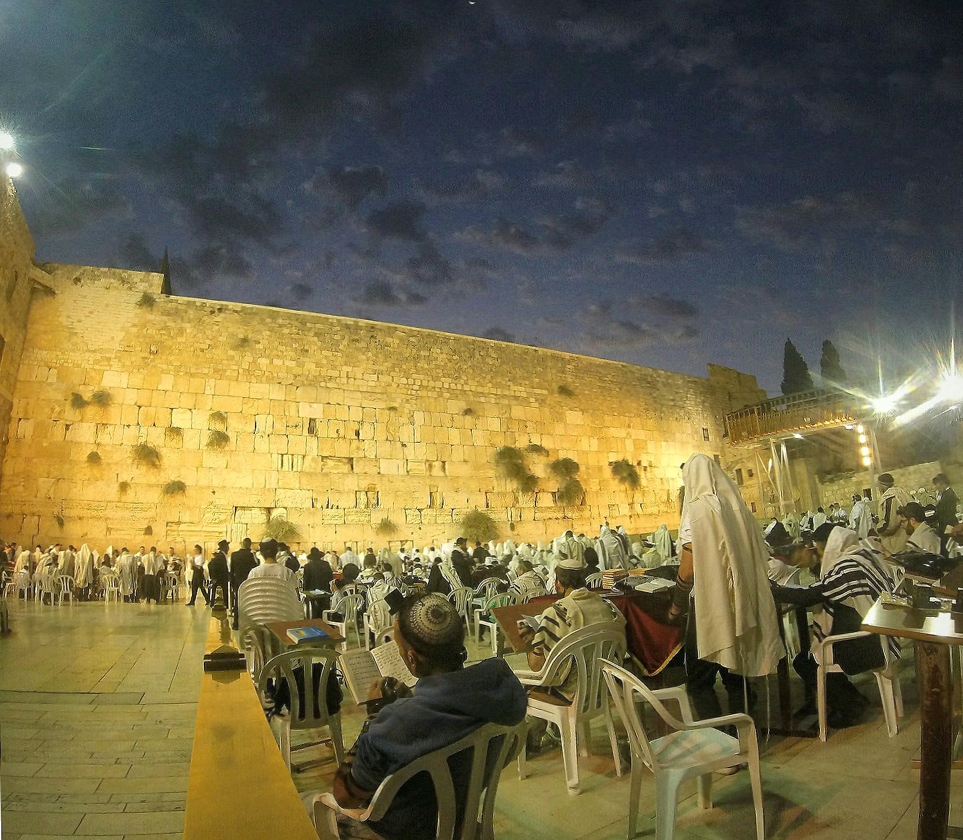 Western wall 2048 x 2048 iPad wallpaper download