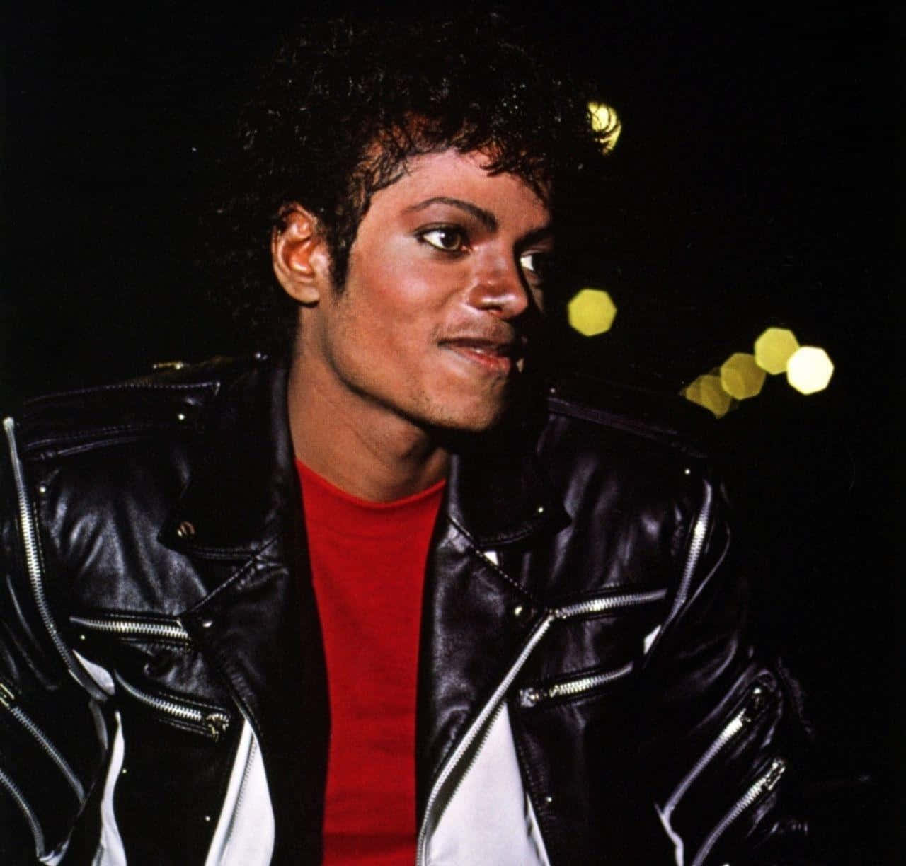Download Michael Jackson Thrills Crowds with His Iconic Thriller