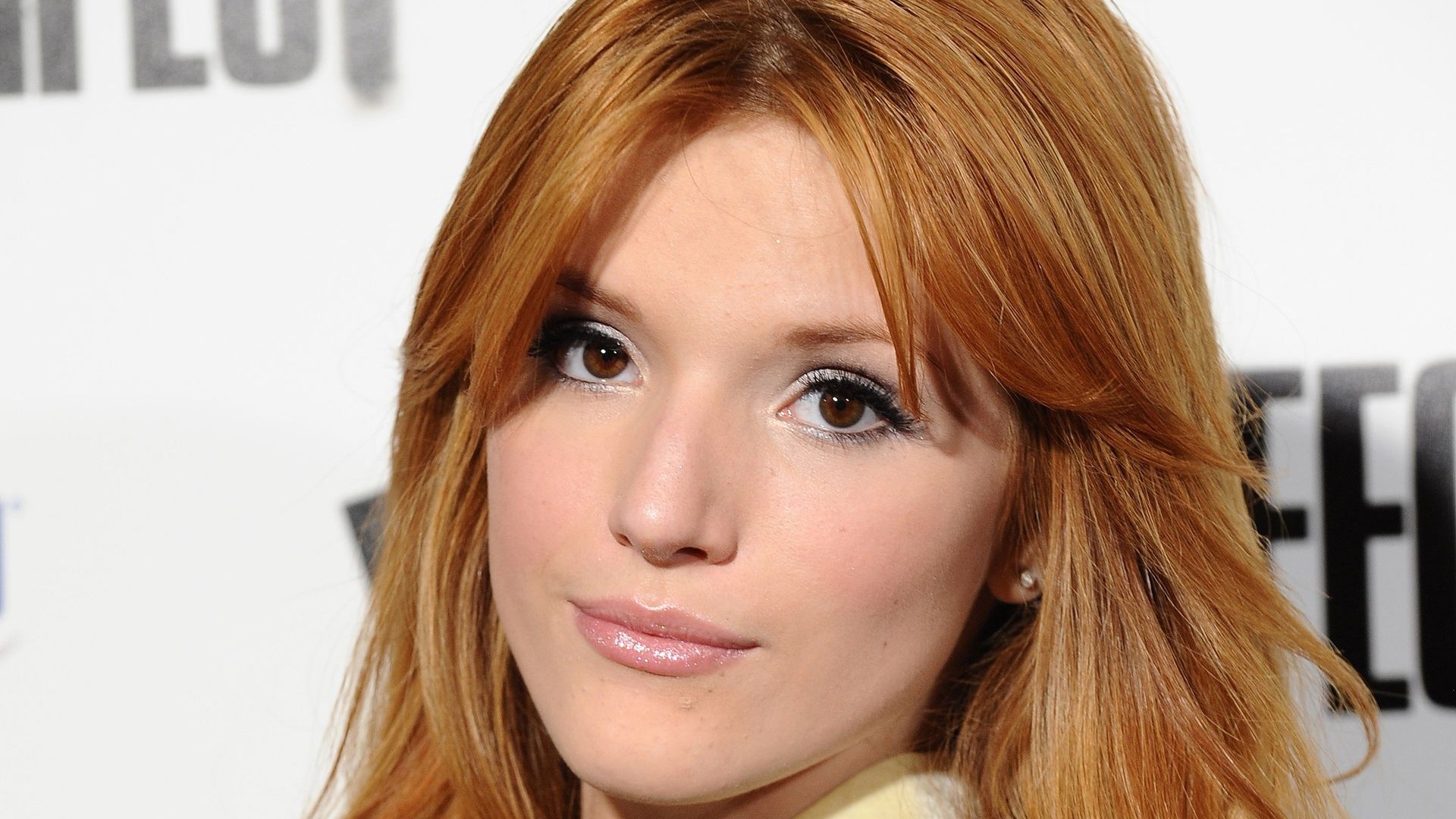 Bella Thorne Wallpapers Images Photos Pictures Backgrounds