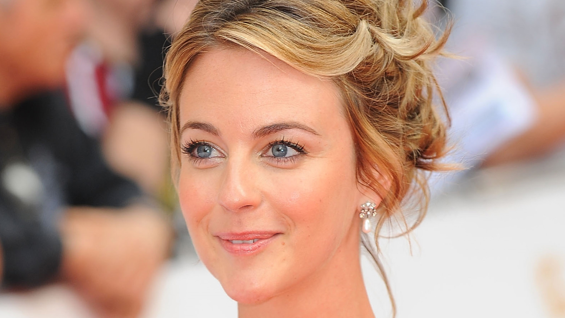 Miranda Raison Wallpapers Images Photos Pictures Backgrounds