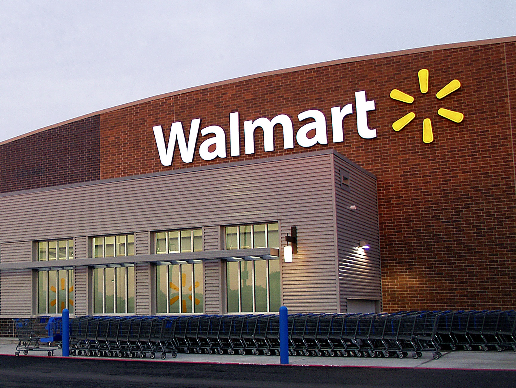Thousands of Walmart Associates Just Got a Raise by This Much Wall