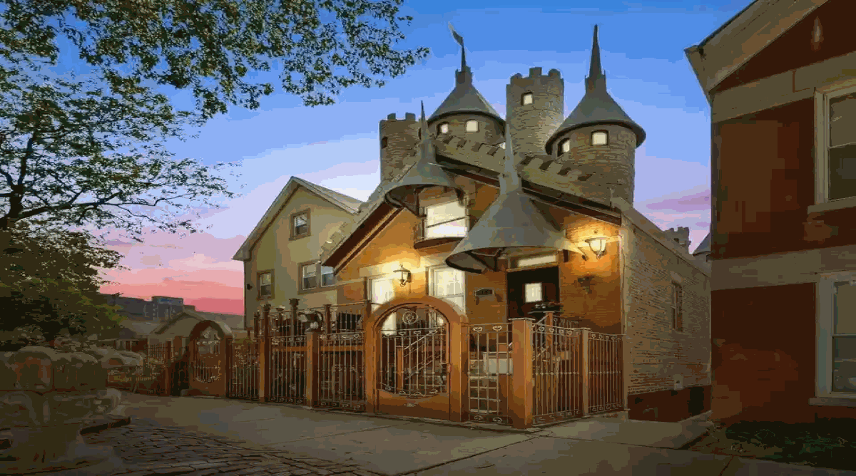 You Can Buy A Castle In The Middle Of Chicago (Bridgeport Real Estate