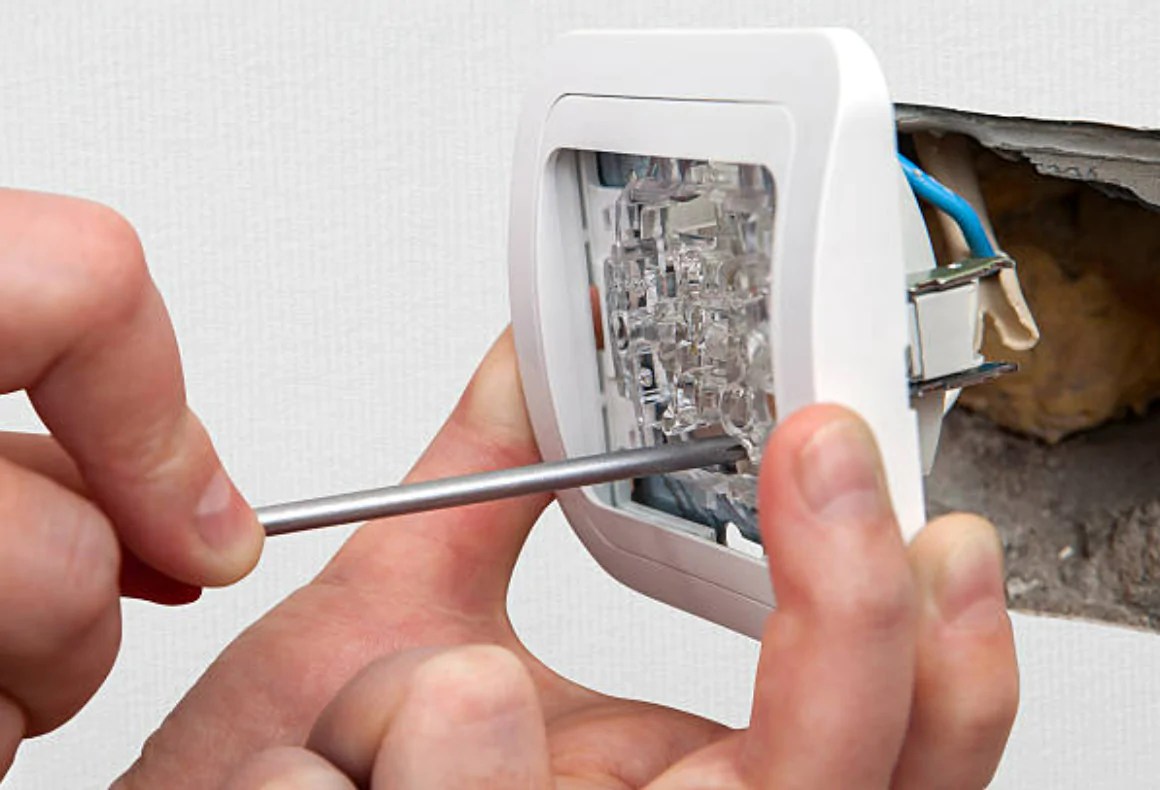 How to fix wall socket？ Top switch socket manufacture in ChinaGOODTOP