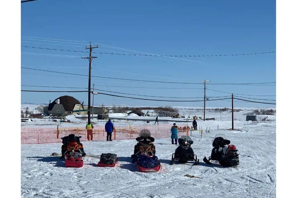5 Great Places To Go Dog Sledding In Maine
