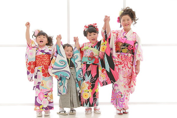 風のスタジオ古河本店にはどんな衣装があるの？ドレス編【風のスタジオ 古河本店】 ｜ 七五三スタッフブログ 着物で写真撮影｜和の美きもの文化学苑×和の美おぐら