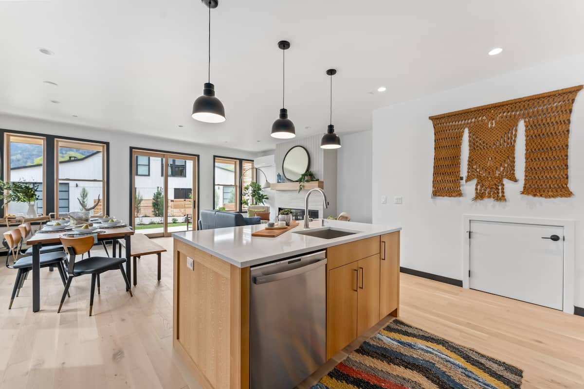 Paradise on the Point Ponderosa 4B Wapato Point Lake Chelan Rentals