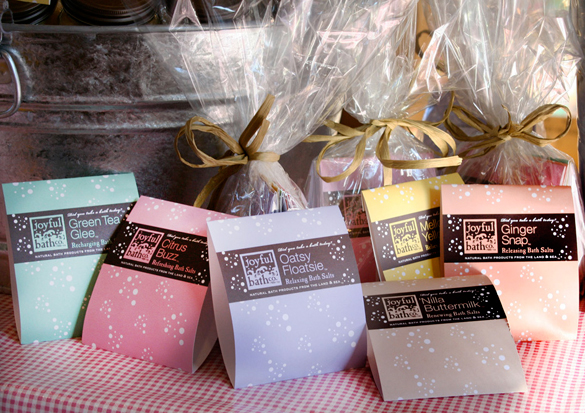 9 AFFORDABLE WEDDING GIFT IDEAS WaraCake