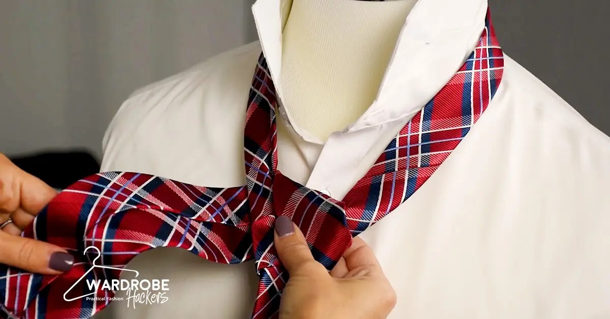 How to Tie a Half Windsor Knot Necktie for Someone Else (Watch Video