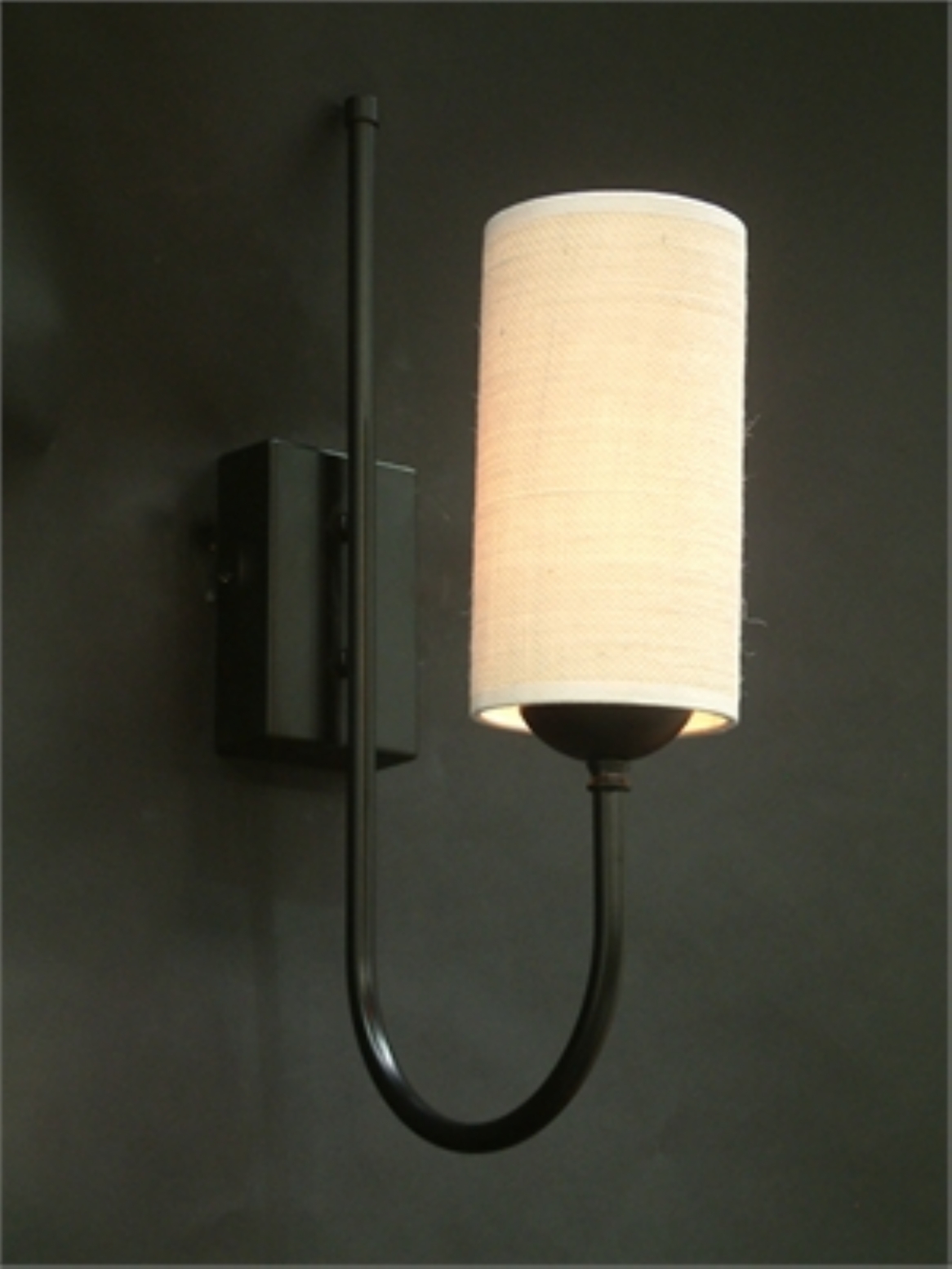 Black wall lights turn your patio into an amazing exterior room