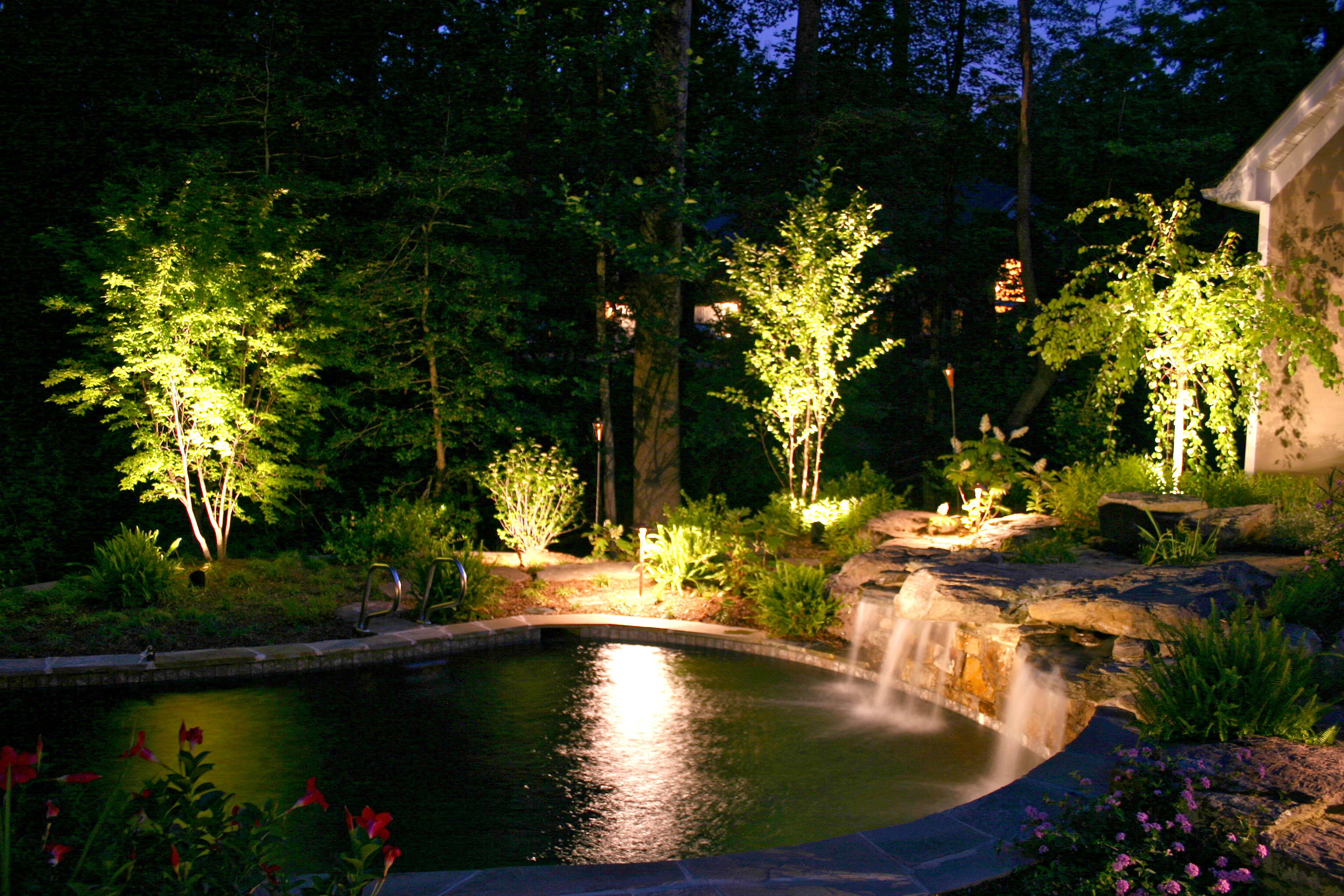 10 benefits of Electric outdoor lights Warisan Lighting