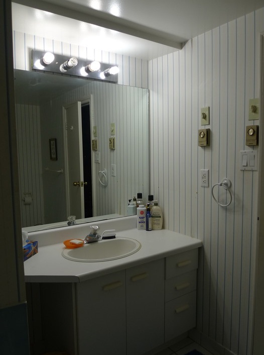 Vanity wall mirror with lights a great way to light up your space