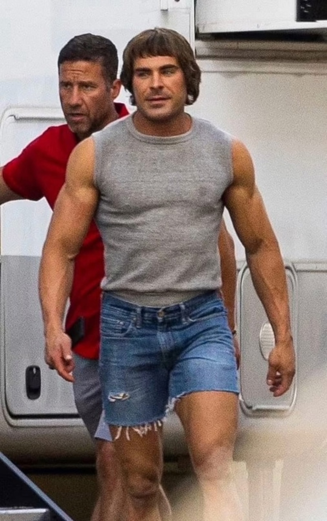 Фанаты сравнивают новый сомнительный образ Зака Эфрона с мультяшным