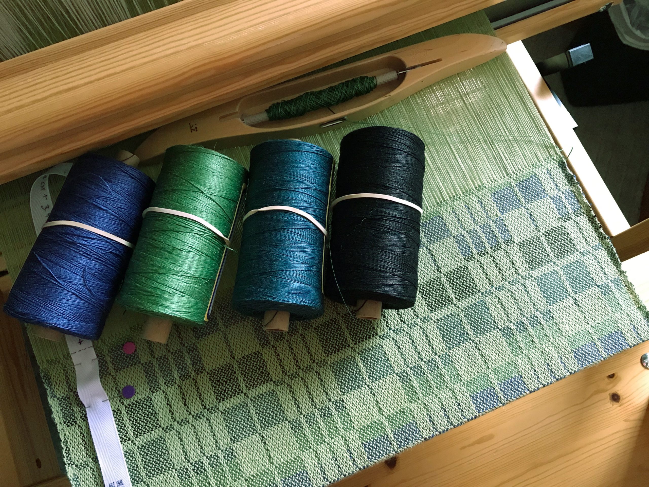 Linen Weft Colors Tell the Story Warped for Good