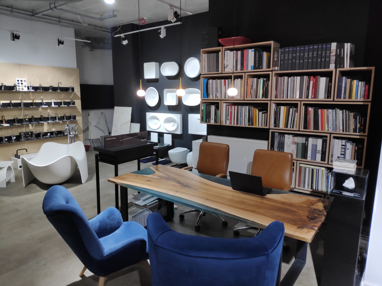 Kontakt Warsaw Design concept store Warszawa