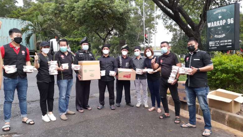 BMTI Kota Batam dan Hulubalang, Bagikan Ribuan Nasi Kotak Kepada
