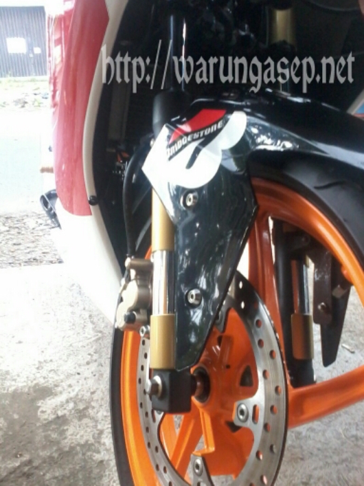 [Video] Modifikasi Honda CBR150R Pakai Cover Arm dan Knalpot CBR old