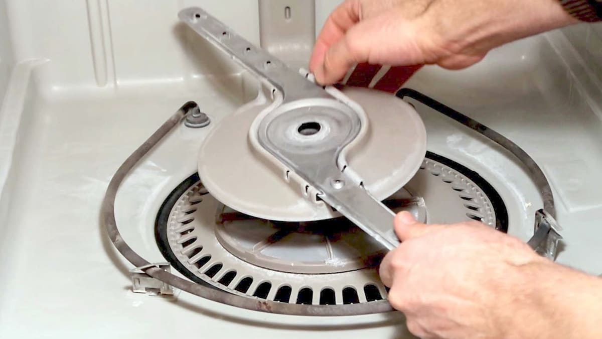 Common problems why Whirlpool dishwasher not washing