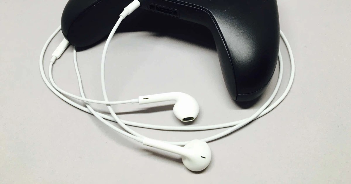 Can You Use Earbuds On Xbox One? Exploring Compatibility And Options