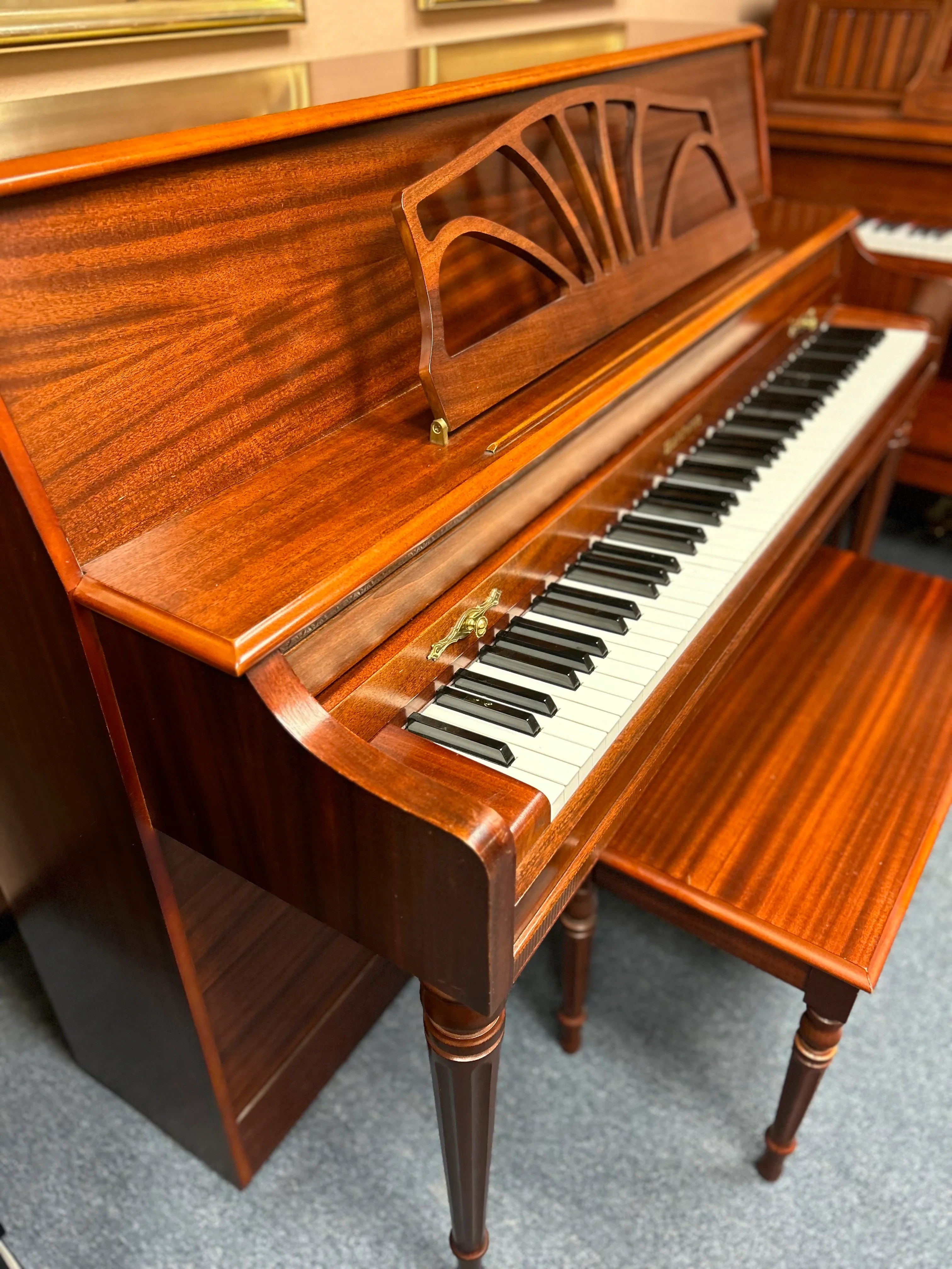 Yamaha Upright PianoModel M500SMahogany Polish washingtonpianos