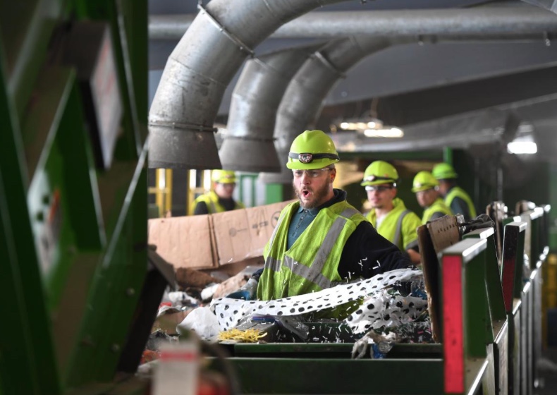 Comparing Oregon’s and Washington’s Oversight on Recycling Waste