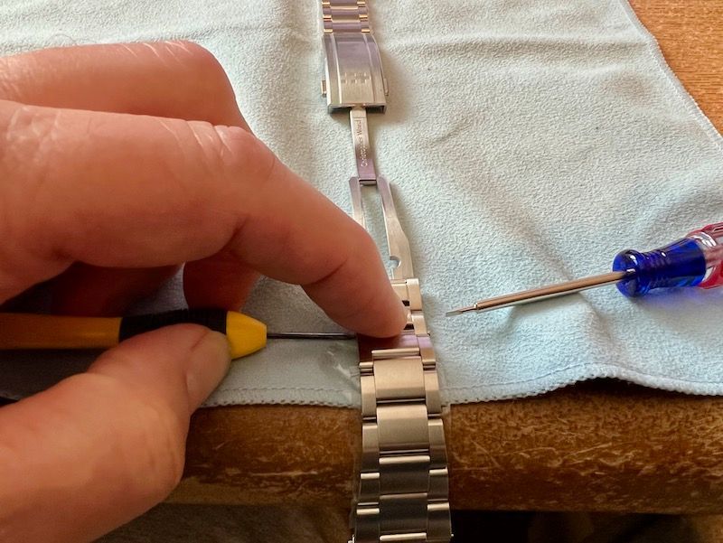 Resizing bracelets with pins and double screws Watch Aficionados