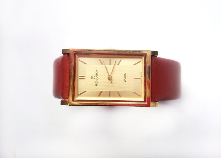 17 Women's Rectangular Watches You’ll Love (From Budget To Luxury