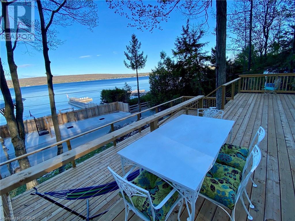 Romantic Bay Cottage Waterfront Property