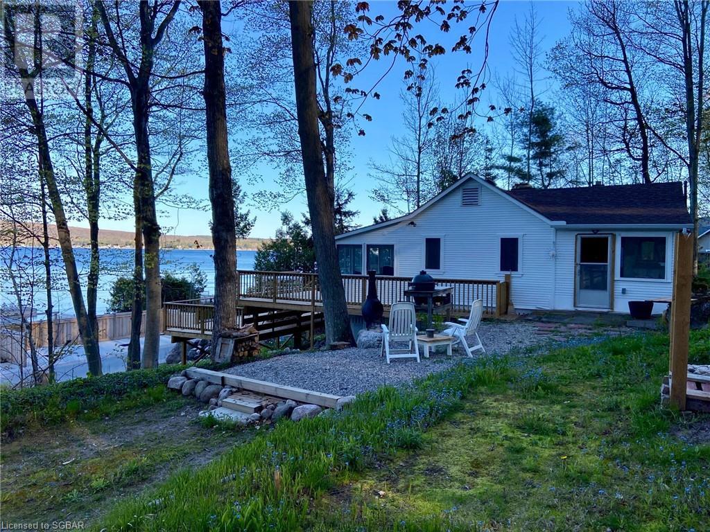 Romantic Bay Cottage Waterfront Property