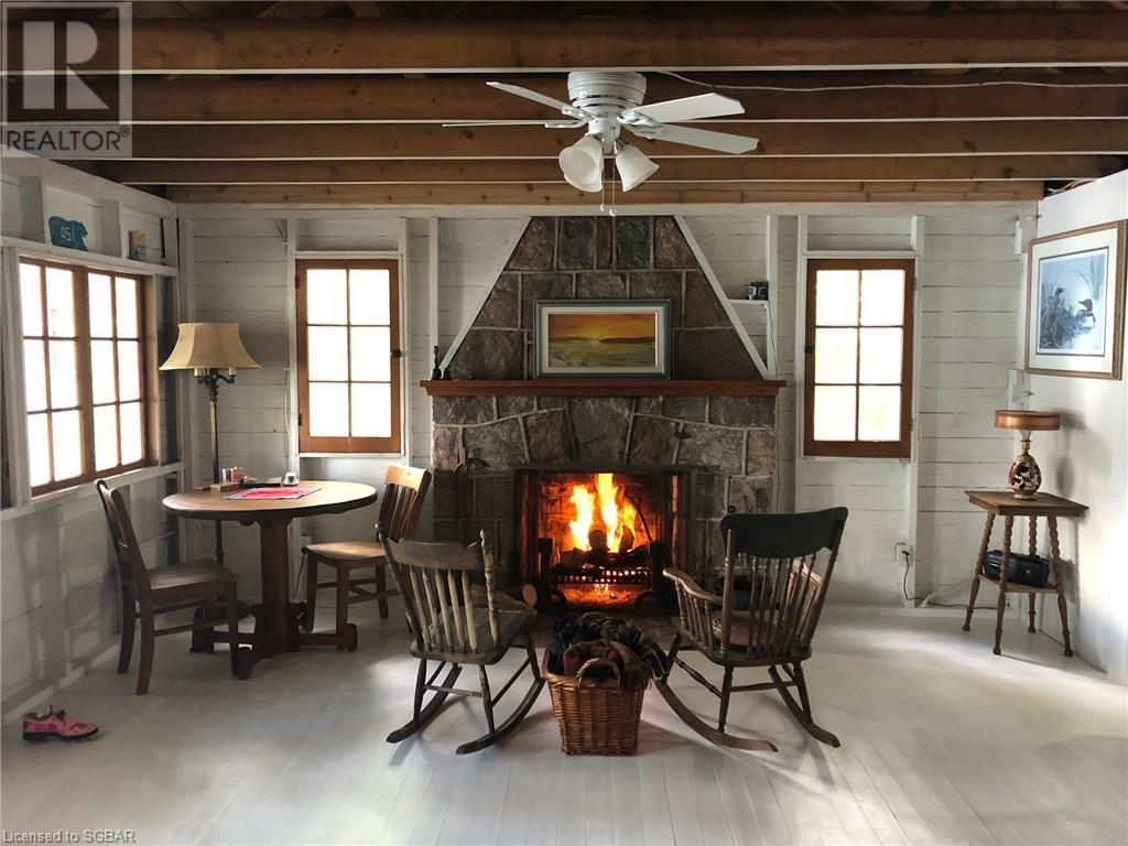 Romantic Bay Cottage Waterfront Property