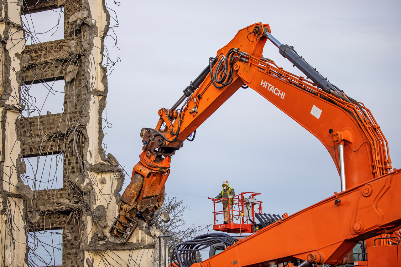 PHOTOS Gardens Building at Wesley Des Moines gets demolished The