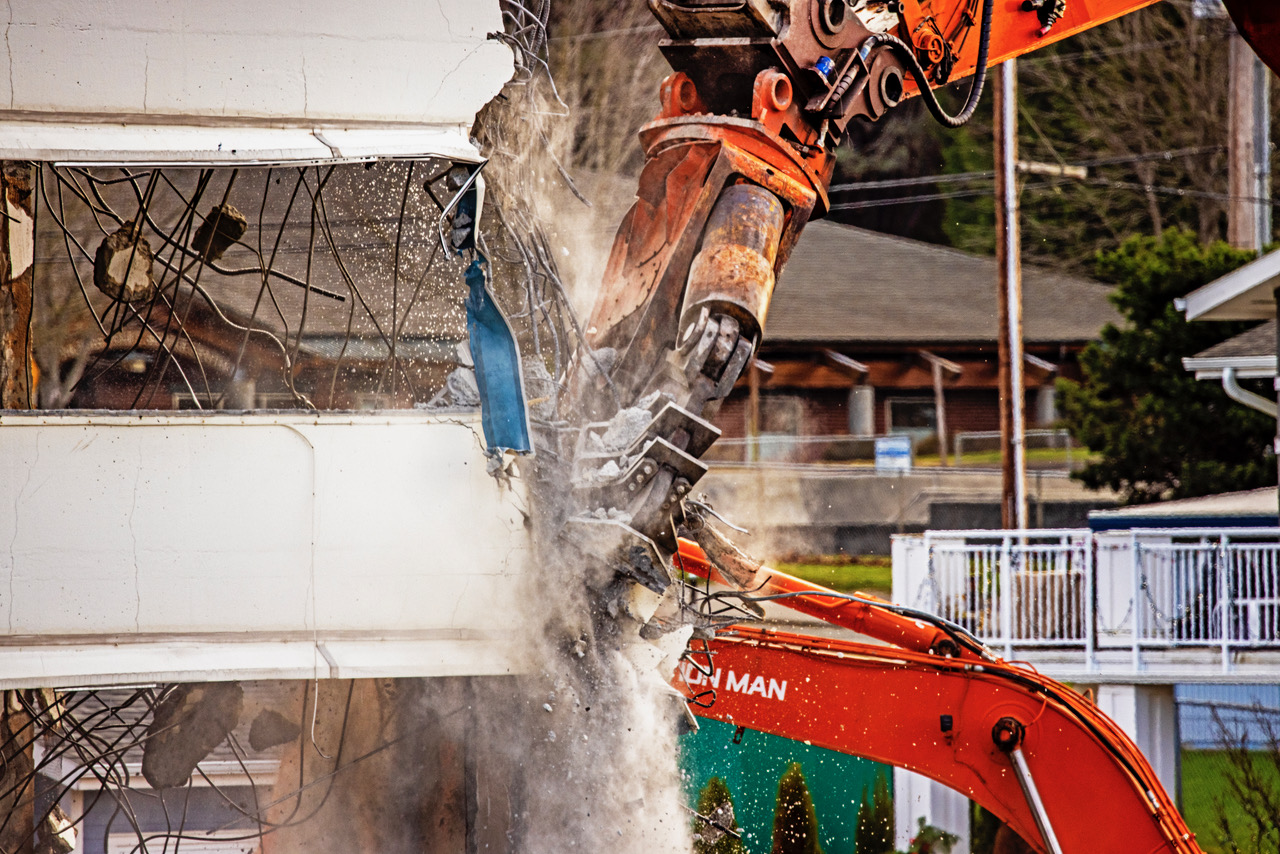 PHOTOS Gardens Building at Wesley Des Moines gets demolished The