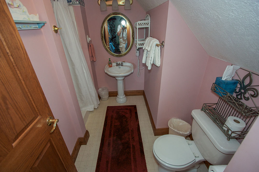 The Captain’s Quarters A Water's Edge Retreat Luxury Bed and