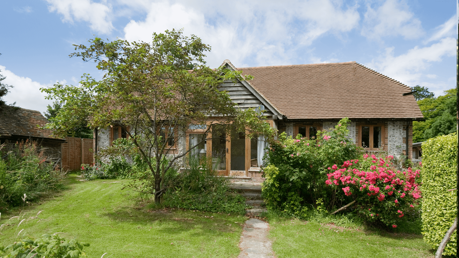 Offham, Nr. Lewes, East Sussex. About 2.64 Acres (1.07 Ha). Period