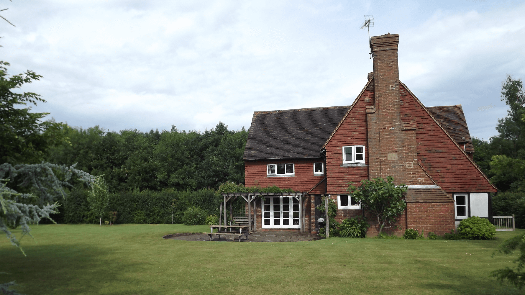 Westfield, East Sussex. About 83 Acres (33.6 Ha). Spacious Character