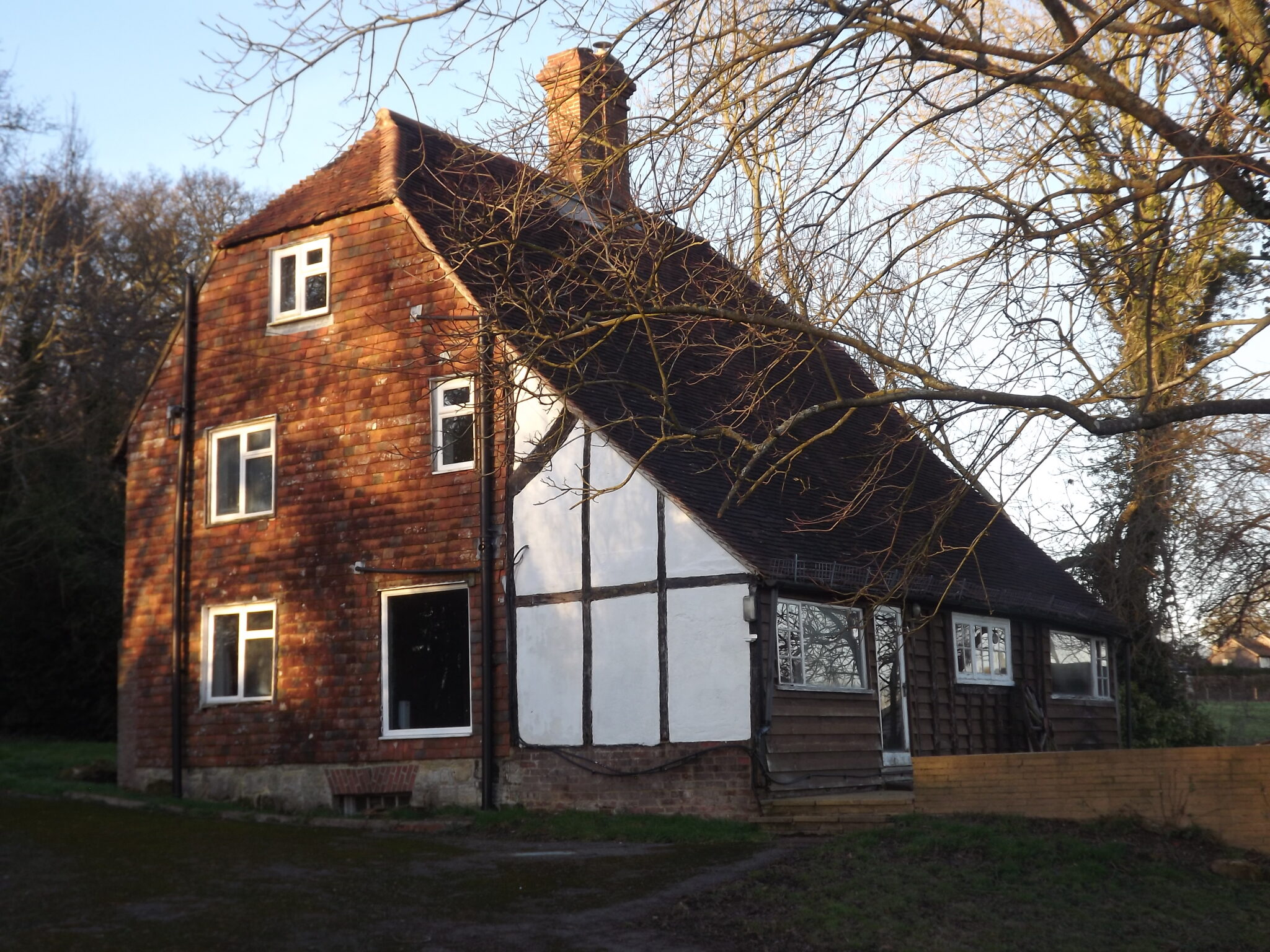 Etchingham, East Sussex. About 11.41 Acres (4.62 Ha). Grade II Listed