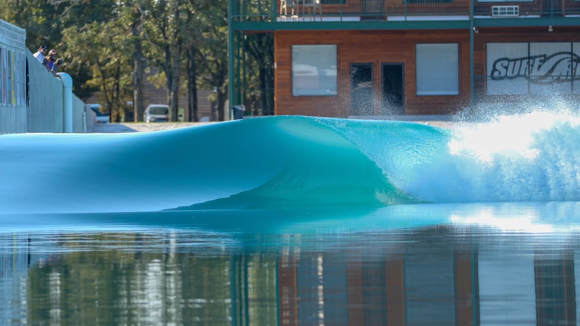 How the American Wave Machines/PerfectSwell system works