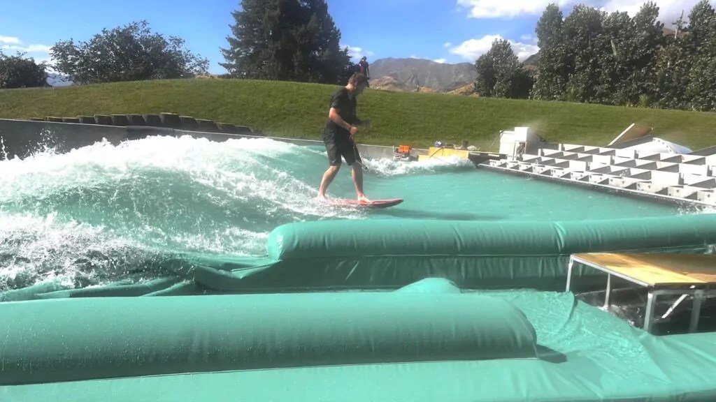 How do rapid wave pools work? Here are 7 examples