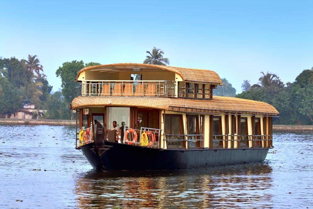 Alleppey Houseboats Alleppey Houseboat Packages Waves and Dales