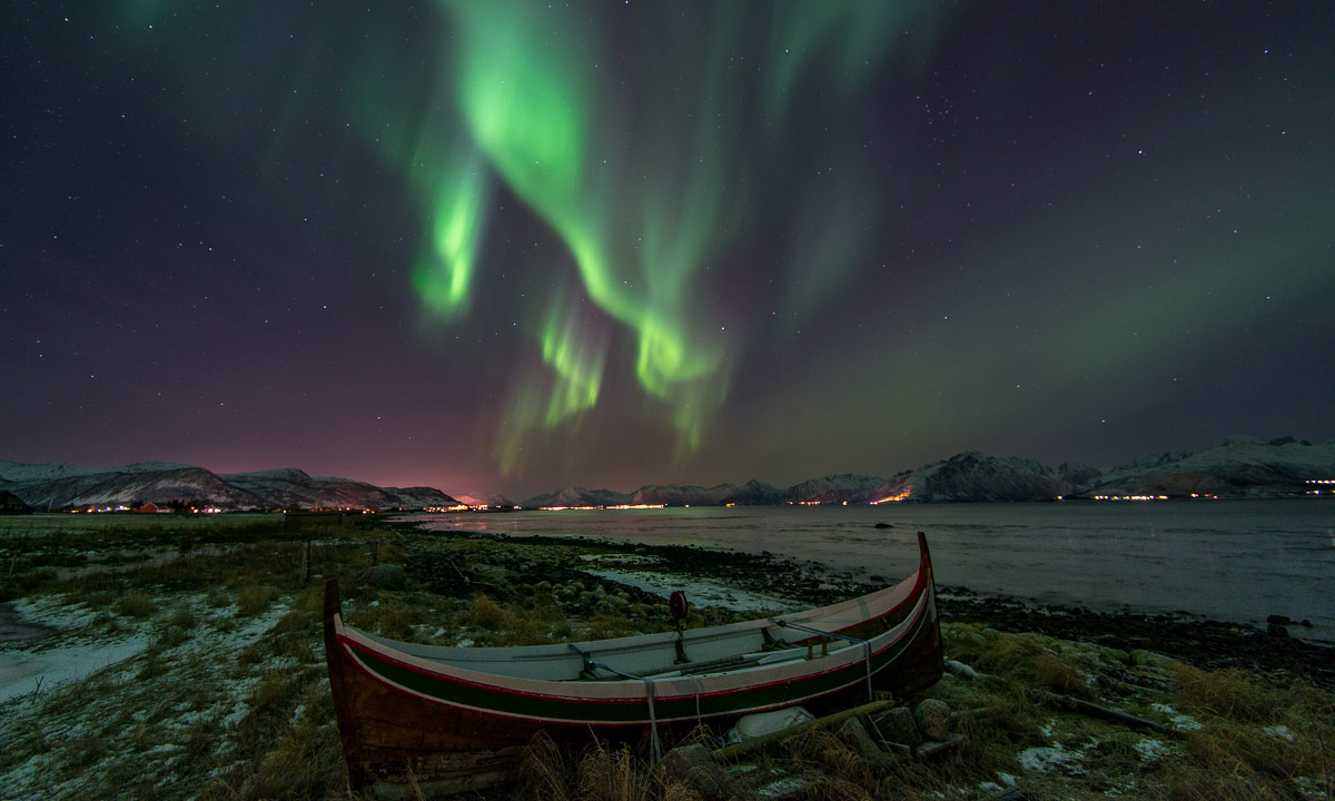 The first polar light › Way up north
