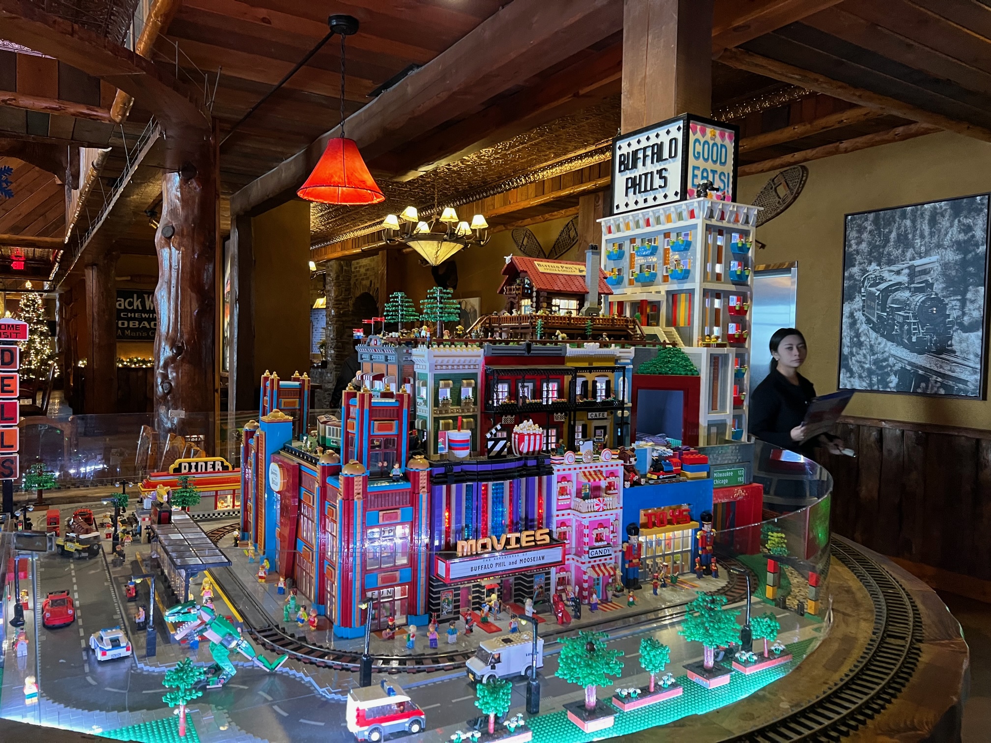 Buffalo Phil's Pizza and Grille and Knucklehead's in Wisconsin Dells