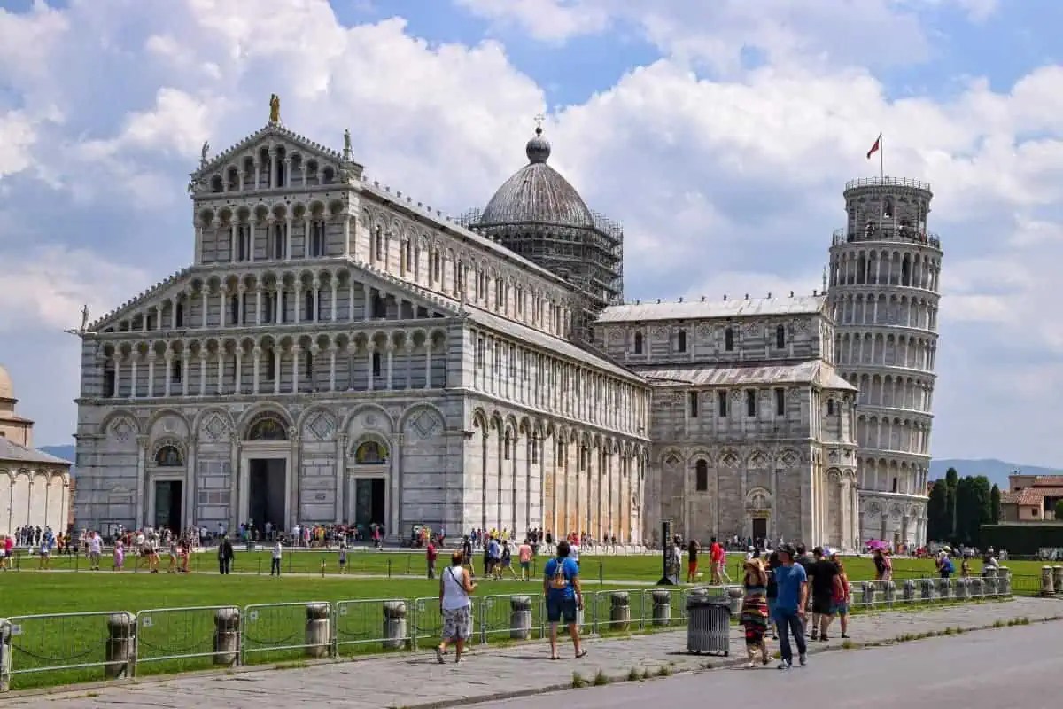Pros And Cons Of Living In Italy (2024 Guide) WaytoStay