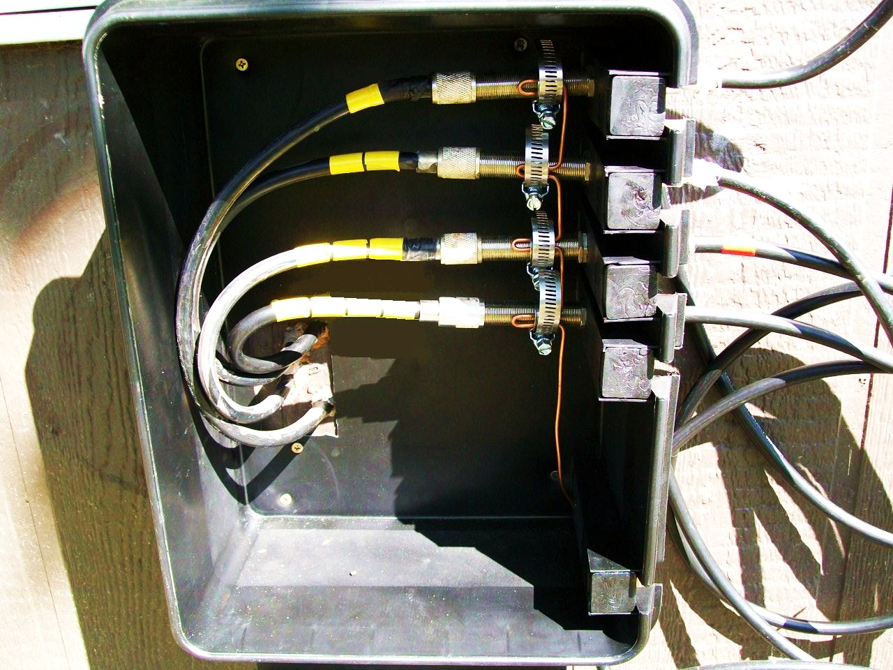 The Simple Antenna Grounding System by K3DAV HAM Radio site