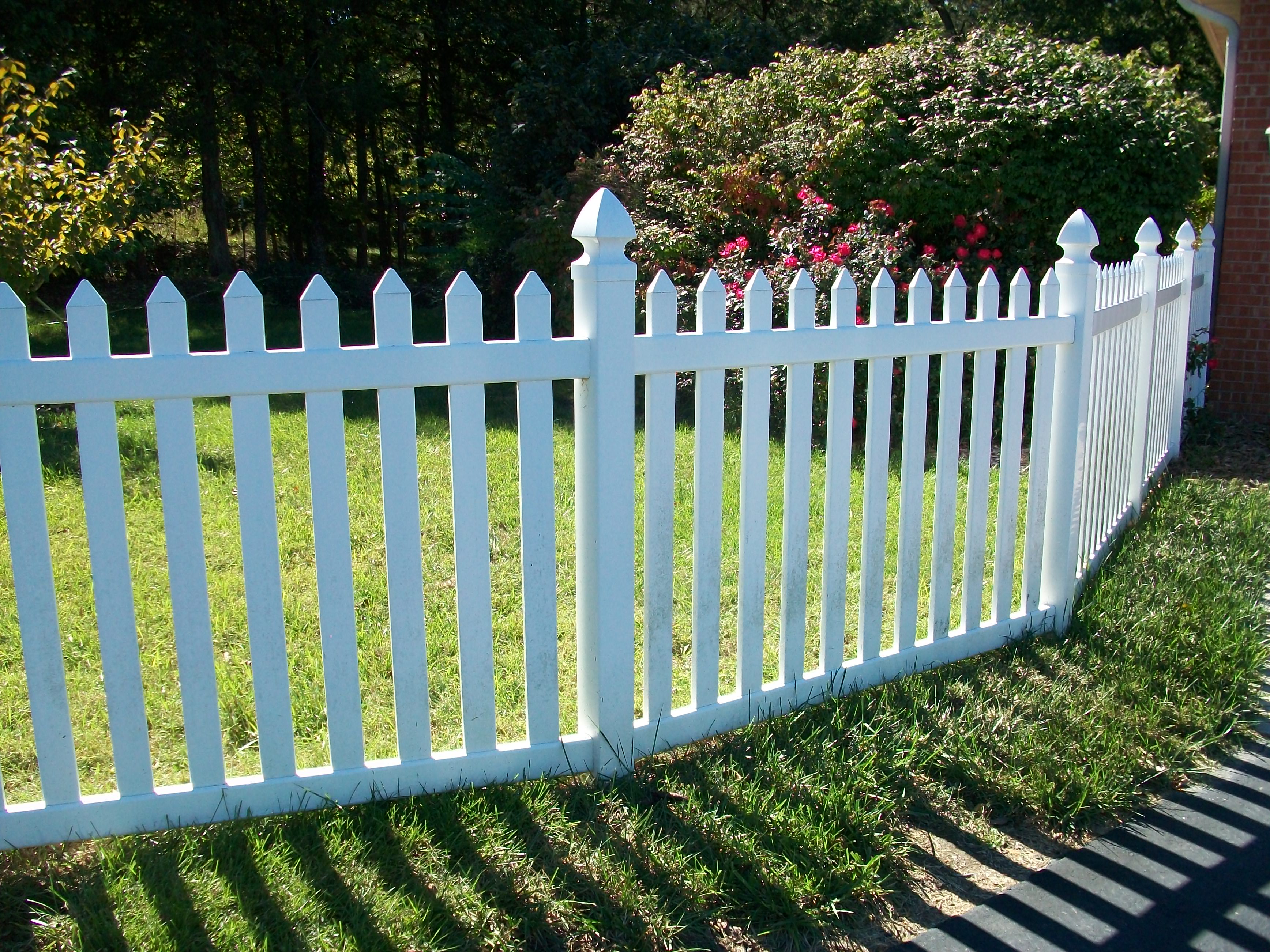 PICKET FENCE WBarY Fence Company