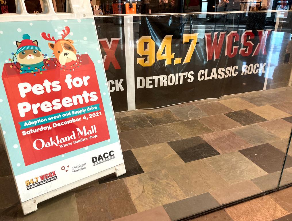 Pets for Presents at the Oakland Mall