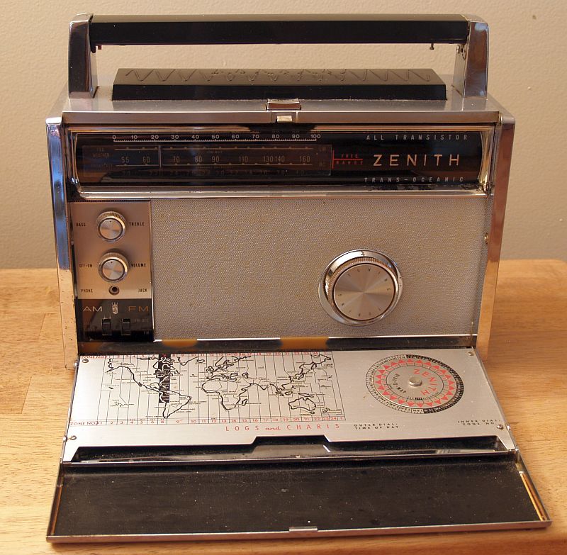 1960's Zenith Transoceanic Model Royal 30001 AMFM Multiband Radio