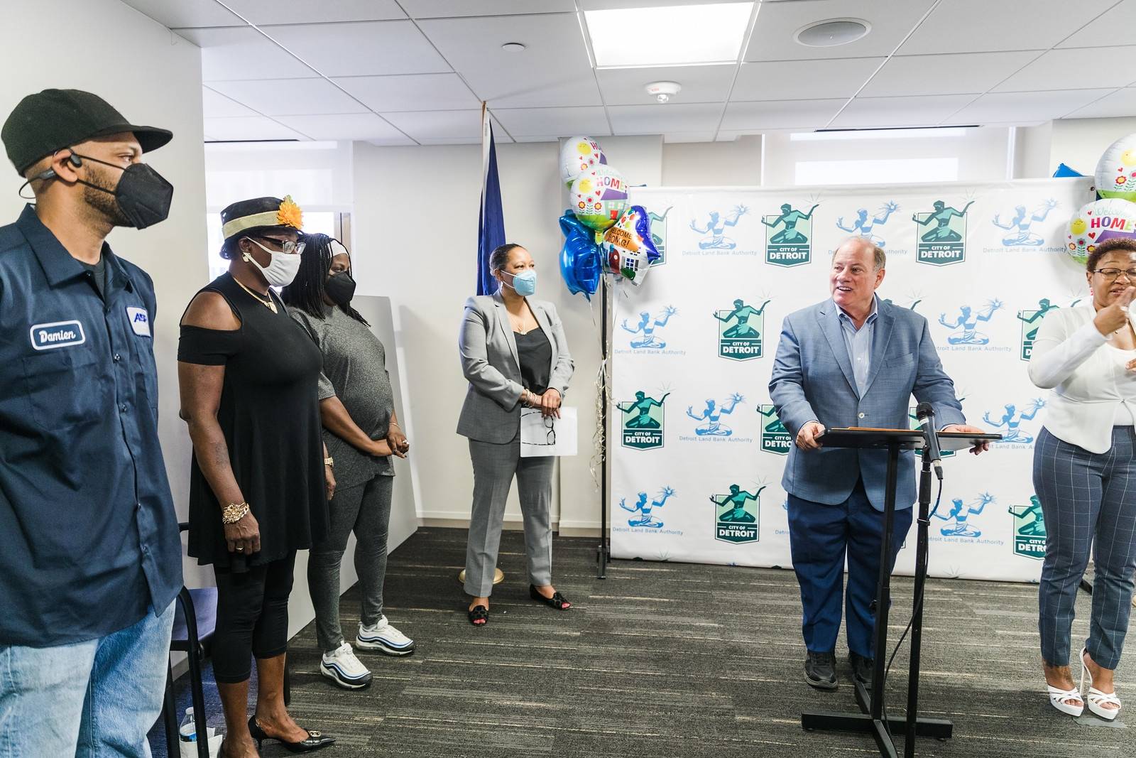 Detroit Evening Report, August 31, 2022 Detroit Land Bank Authority presents deeds to 'Occupied