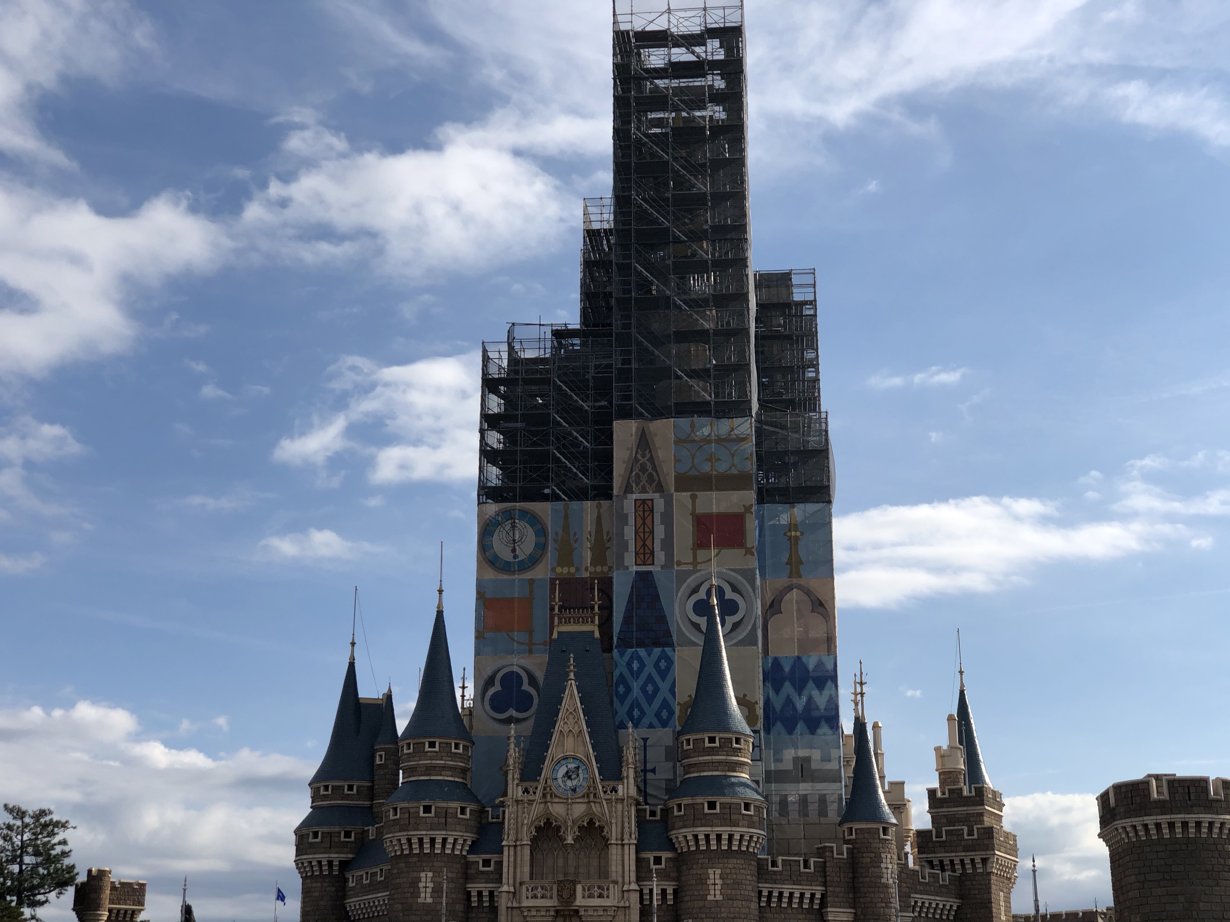 PHOTOS Spire Returns with Minor Changes to Cinderella Castle at Tokyo